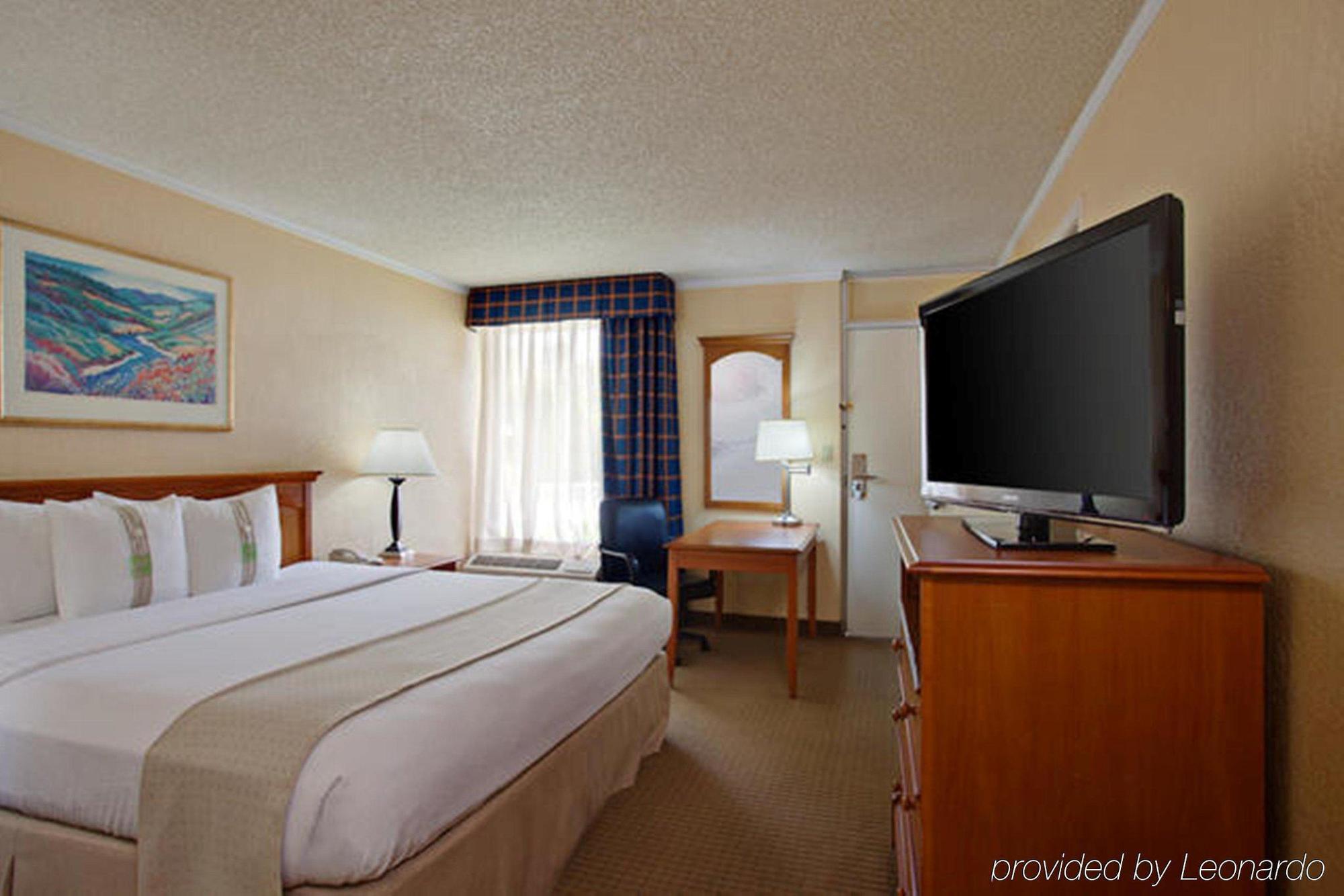 Holiday Inn Long Beach - Airport By Ihg Exterior photo